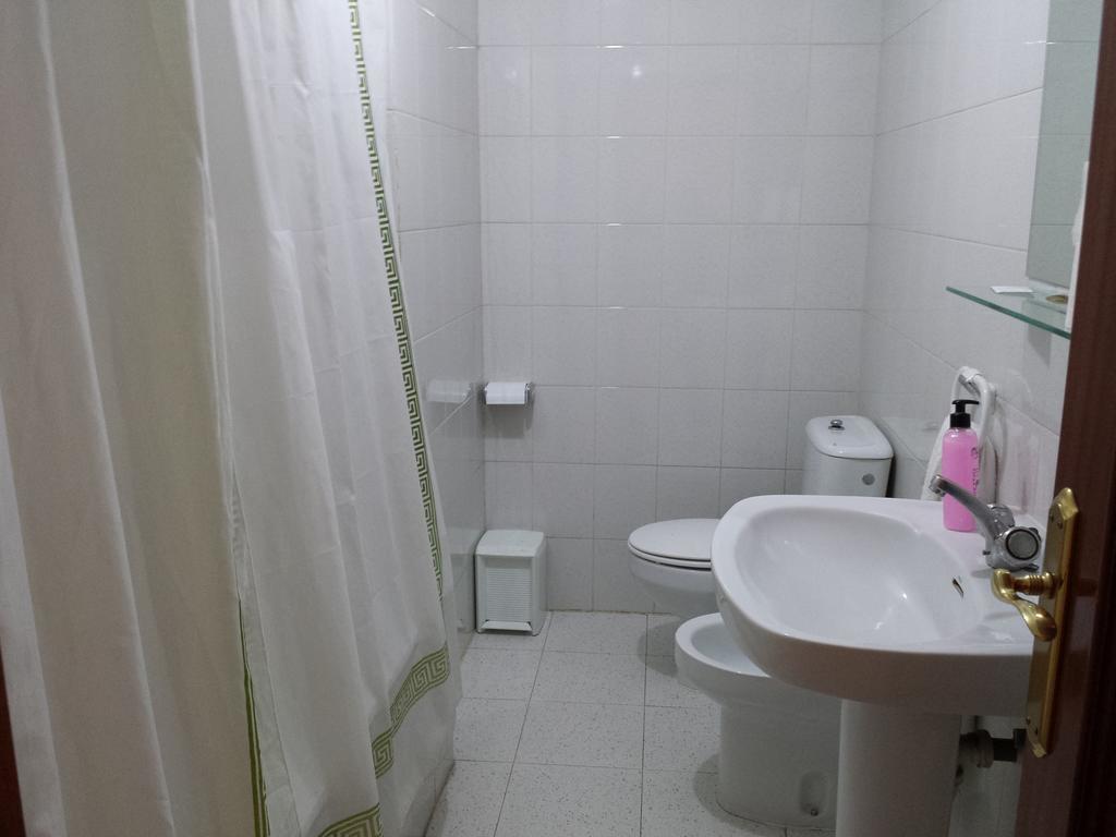 Hostal Atila Ricobayo Bilik gambar