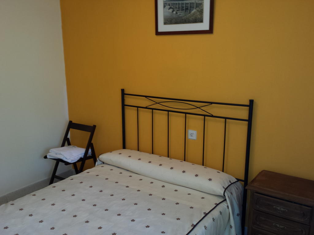 Hostal Atila Ricobayo Bilik gambar