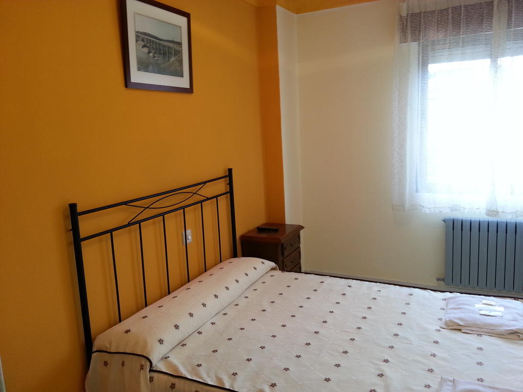 Hostal Atila Ricobayo Bilik gambar