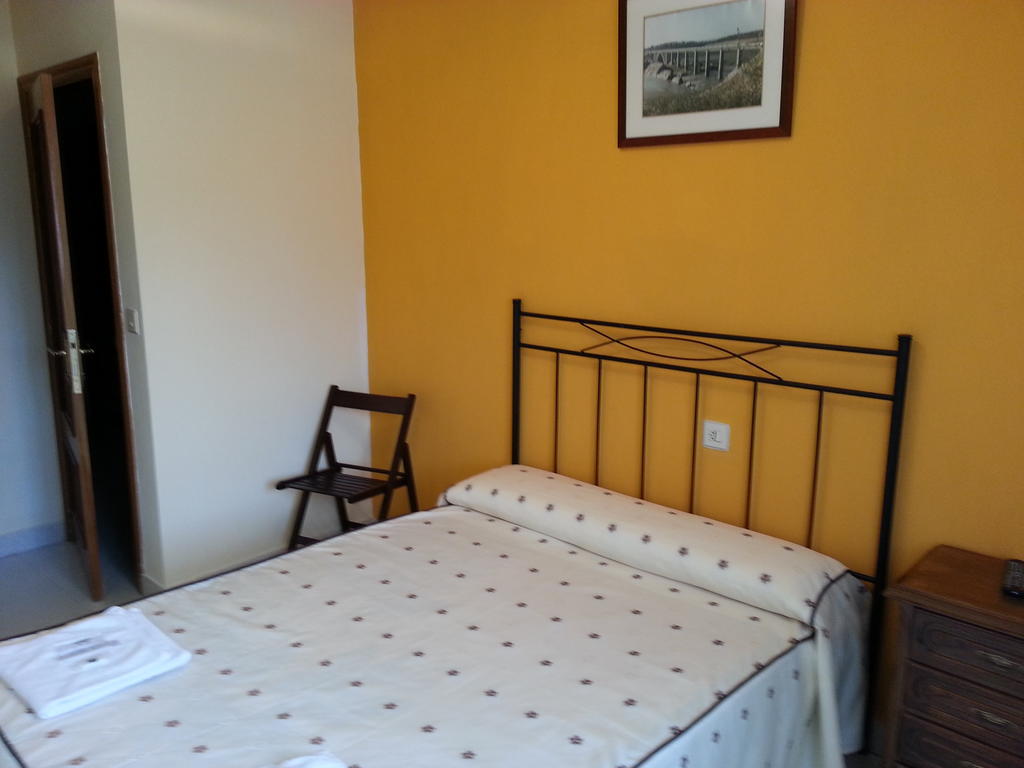 Hostal Atila Ricobayo Bilik gambar
